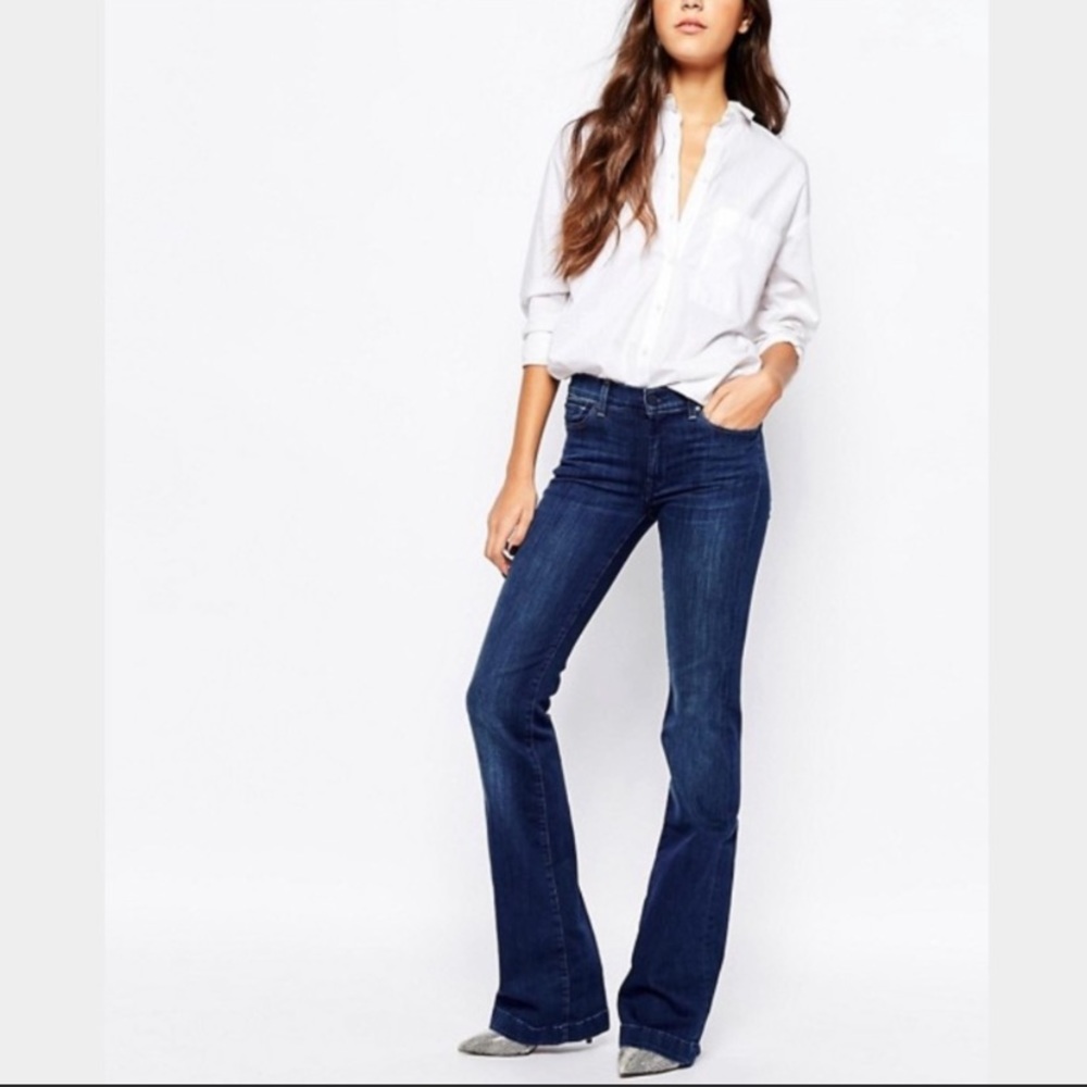 7 For All Mankind Charlize flare jeans in light wash Size 29 but fit like a 28.